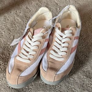 Tretorn Women's Sneakers in Pink and White